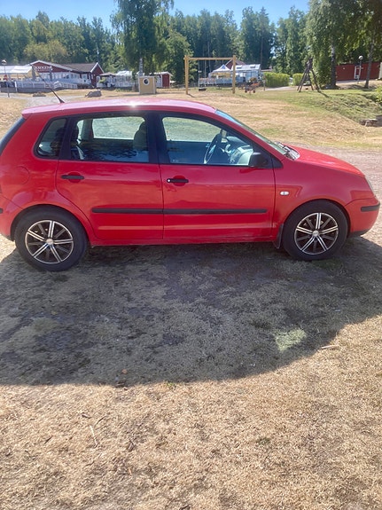 Volkswagen Polo 2 of 5