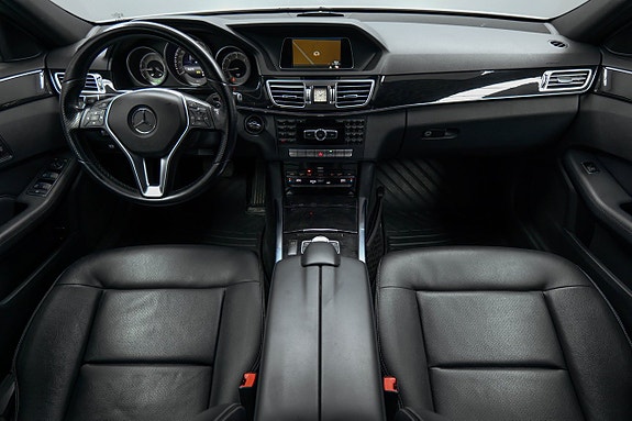 Mercedes-Benz E220 2 of 23