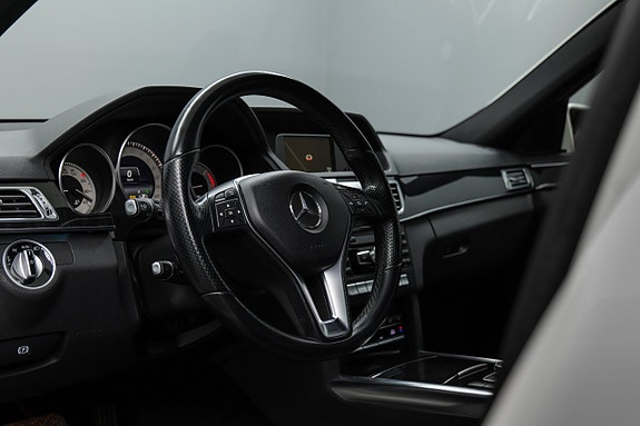 Mercedes-Benz E220 7 of 23