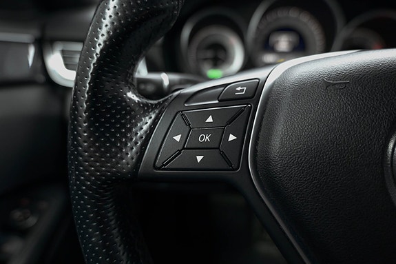 Mercedes-Benz E220 8 of 23