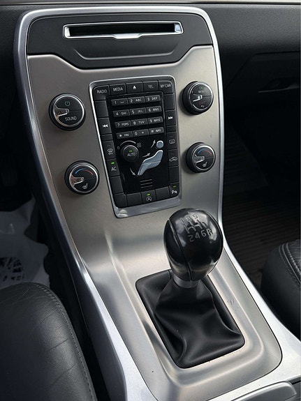Volvo V70 16 of 25