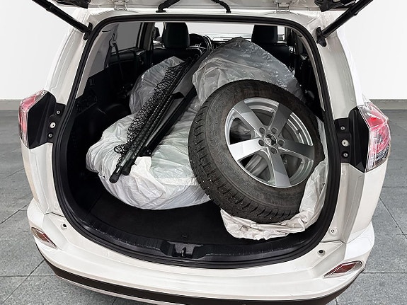 Toyota RAV4 10 of 23