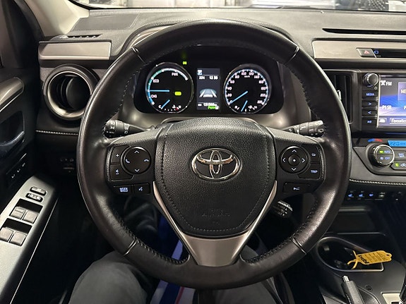 Toyota RAV4 13 of 23