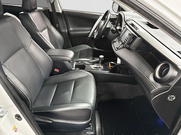 Toyota RAV4 6 of 23