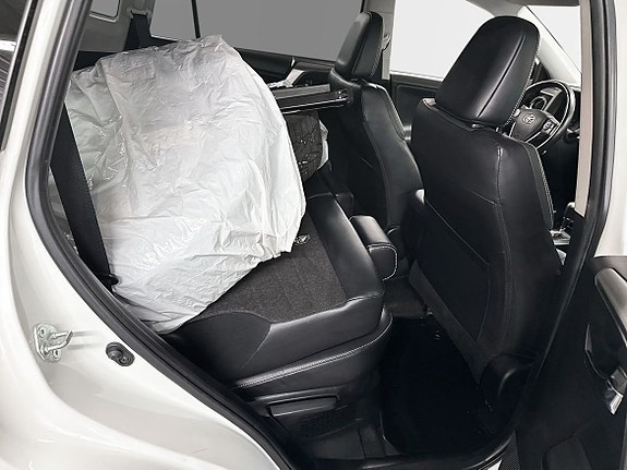 Toyota RAV4 7 of 23