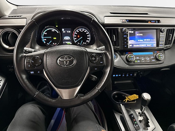 Toyota RAV4 9 of 23