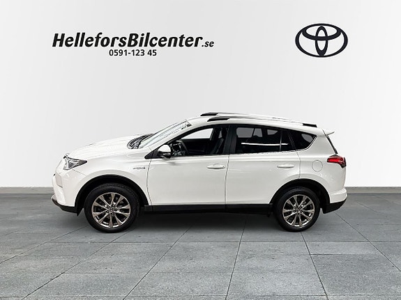 Toyota RAV4 3 of 23