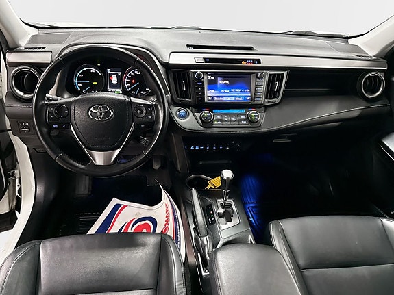Toyota RAV4 8 of 23