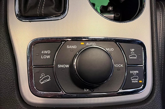 Jeep Grand Cherokee 16 of 21
