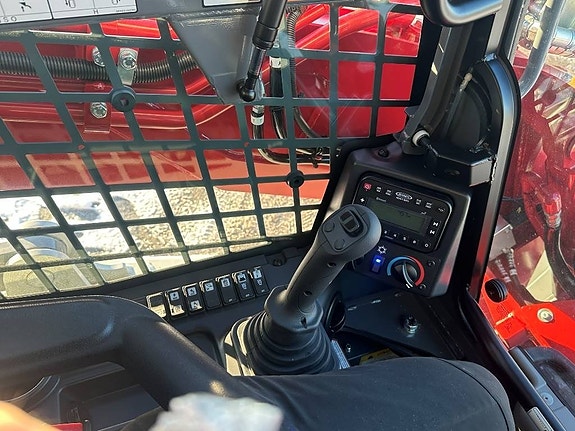 Takeuchi TL12V-2 6 of 21
