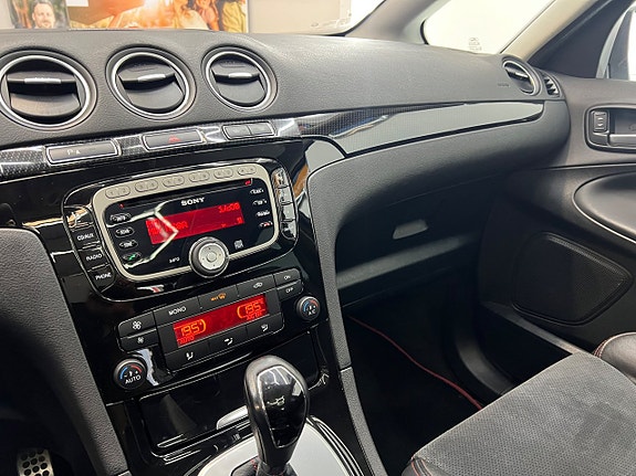Ford S-MAX 16 of 30
