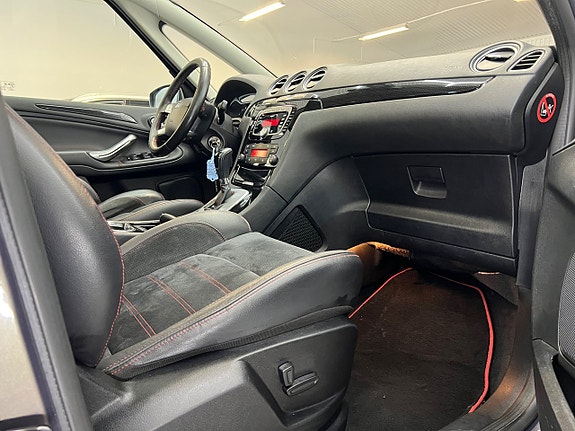 Ford S-MAX 27 of 30