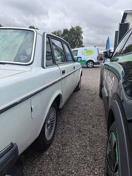 Volvo 244 2 of 14