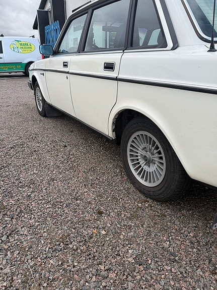 Volvo 244 3 of 14