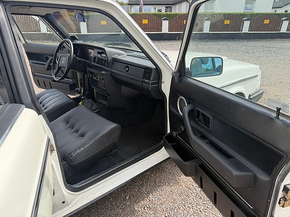 Volvo 244 9 of 14