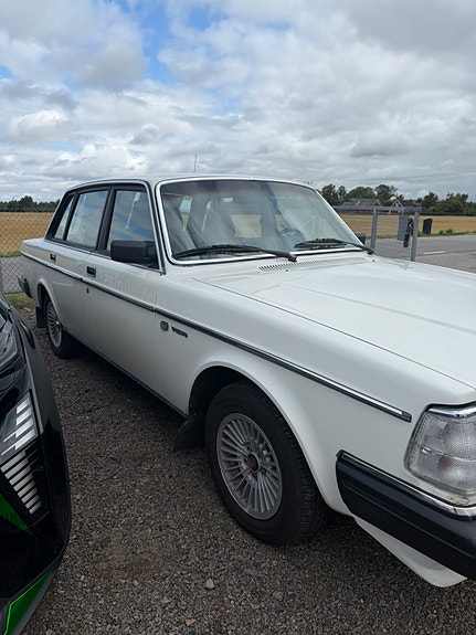 Volvo 244 4 of 14