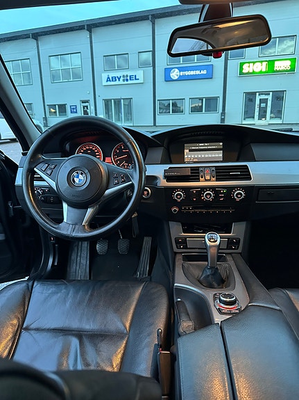 BMW 523i 5 of 8