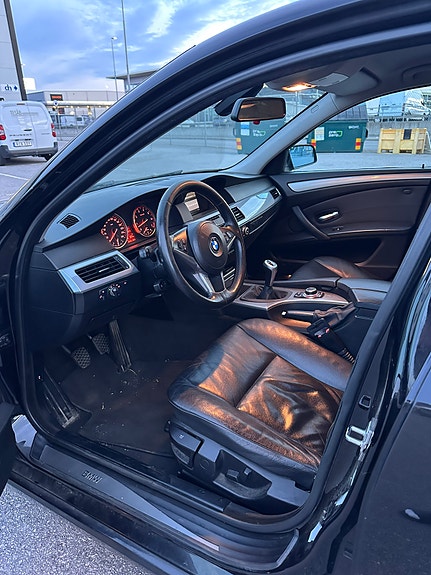 BMW 523i 6 of 8