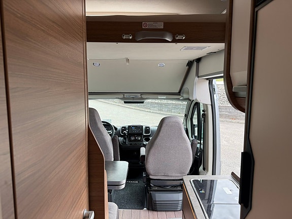 Knaus BoxLife Platinum Selection 600 Loftsäng fram! 4-bäddar, Drag Dieselvärmare Litium 12 of 20