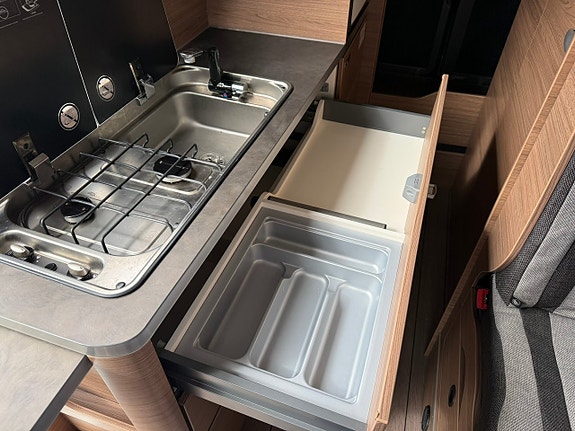 Knaus BoxLife Platinum Selection 600 Loftsäng fram! 4-bäddar, Drag Dieselvärmare Litium 9 of 20