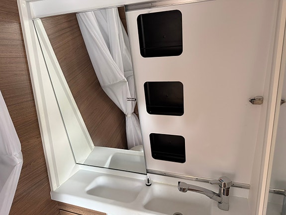 Knaus BoxLife Platinum Selection 600 Loftsäng fram! 4-bäddar, Drag Dieselvärmare Litium 17 of 20