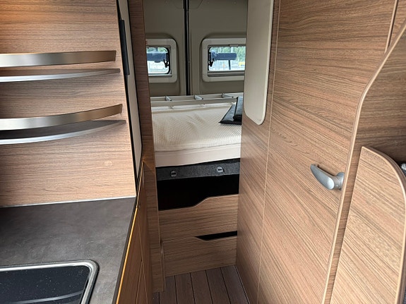 Knaus BoxLife Platinum Selection 600 Loftsäng fram! 4-bäddar, Drag Dieselvärmare Litium 13 of 20