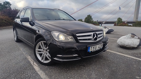 Mercedes-Benz C220 d 2 of 23
