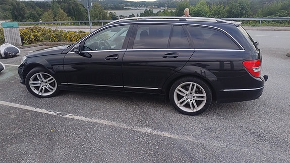 Mercedes-Benz C220 d 10 of 23