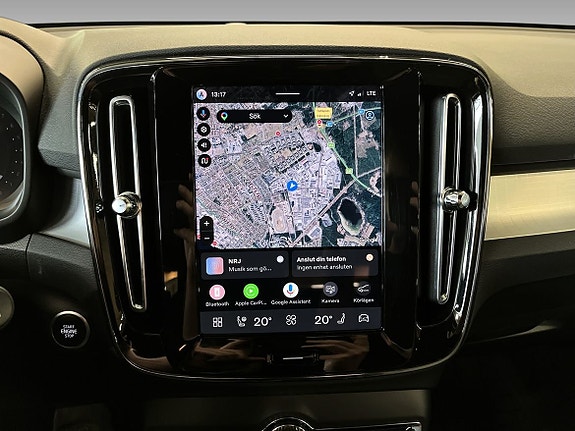 Volvo XC40 13 of 15