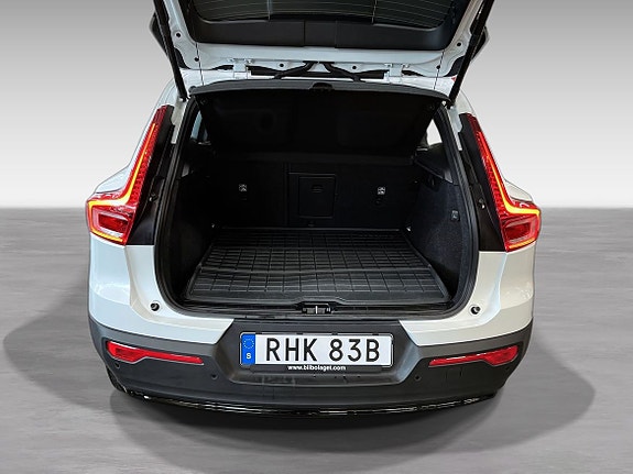 Volvo XC40 11 of 15