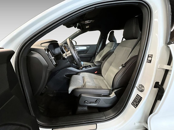 Volvo XC40 9 of 15