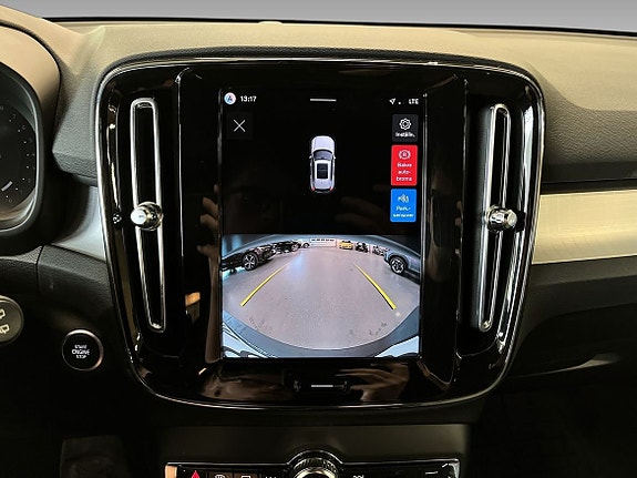 Volvo XC40 15 of 15