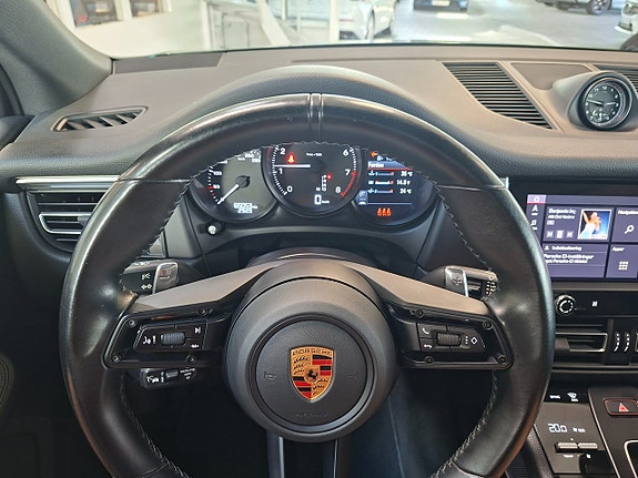 Porsche Macan 22 of 30