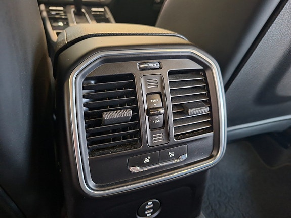 Porsche Macan 16 of 30