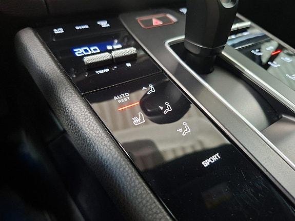 Porsche Macan 27 of 30