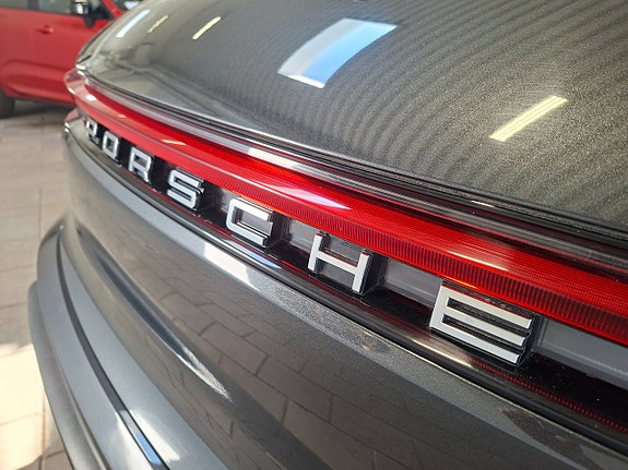 Porsche Macan 6 of 30