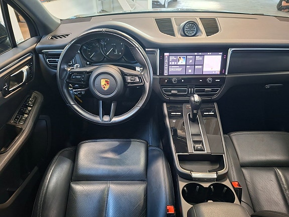 Porsche Macan 15 of 30