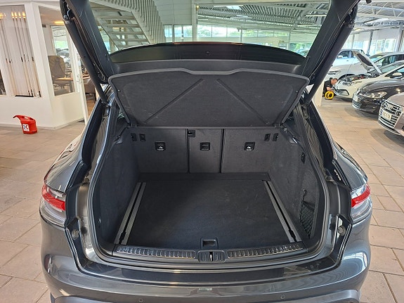 Porsche Macan 17 of 30