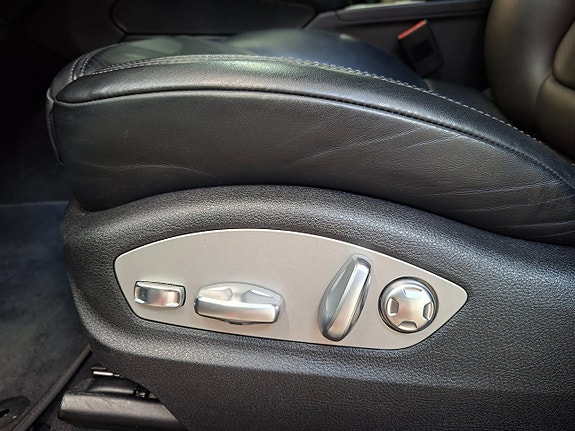 Porsche Macan 20 of 30