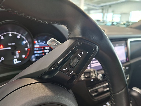 Porsche Macan 23 of 30