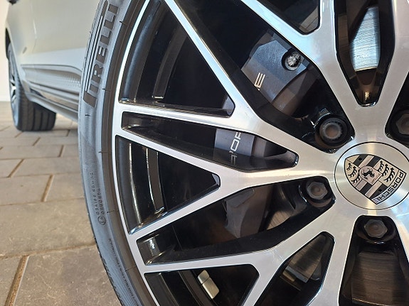 Porsche Macan 7 of 30
