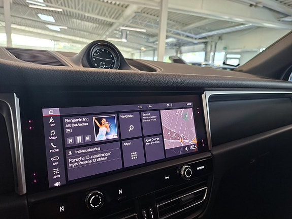Porsche Macan 24 of 30