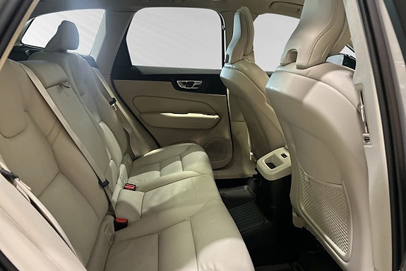 Volvo XC60 11 of 20