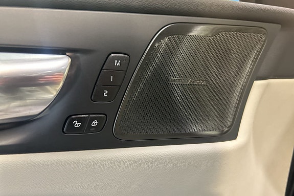 Volvo XC60 16 of 20