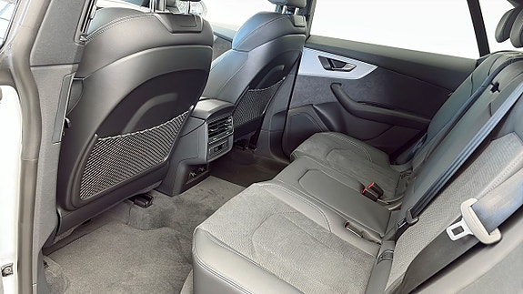 Audi Q8 12 of 13