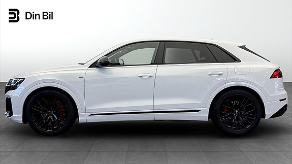 Audi Q8 2 of 13
