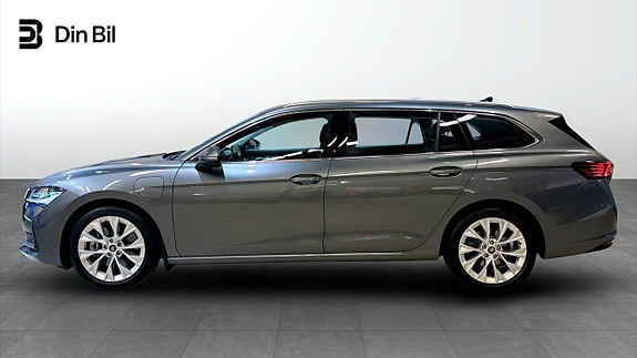 Skoda Superb 2 of 22