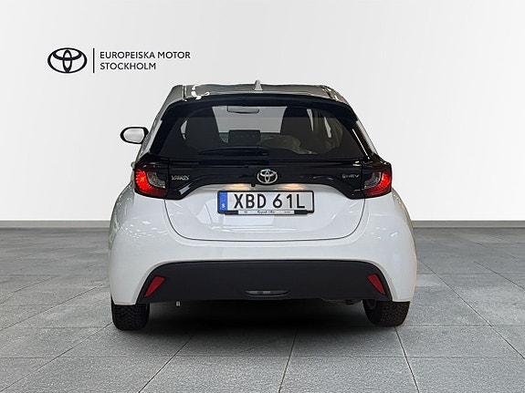 Toyota Yaris 4 of 13