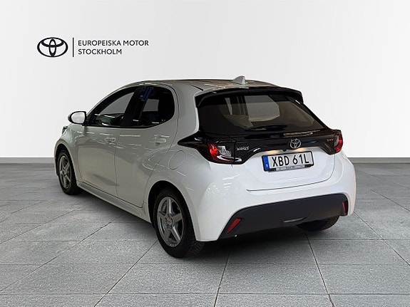 Toyota Yaris 2 of 13