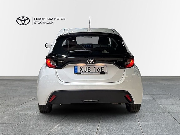 Toyota Yaris 4 of 13